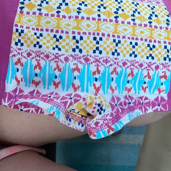 Garnet Hill Kids. Size 4 Rash guard, short sleeved taffy colored swimsuit. - Picture 6 of 6